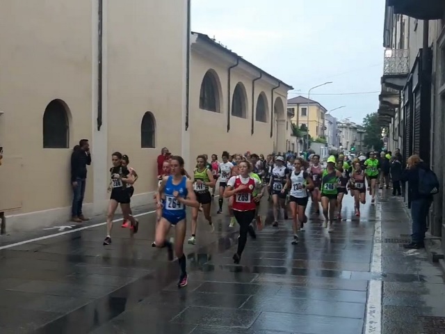 16 maggio, a Trino si corre di sera