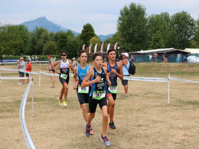 Sul lago di S.Croce lo spettacolo dei giovanissimi per l’Aquathlon Kids