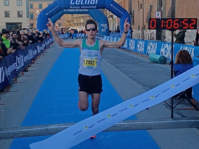 Terrasi vince la mezza maratona di Pisa
