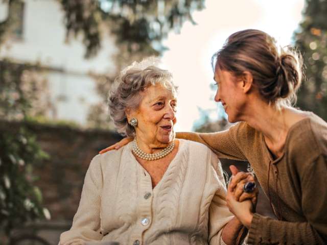 La cura e le cure alle persone con Alzheimer