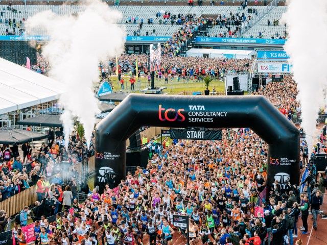 Maratona di Amsterdam corsa tra canali e storia