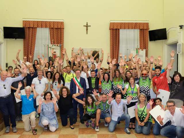 48^ 100 km del Passatore: gli oltre 110 concorrenti faentini arrivati al traguardo ricevuti in Comune dal Sindaco Isola