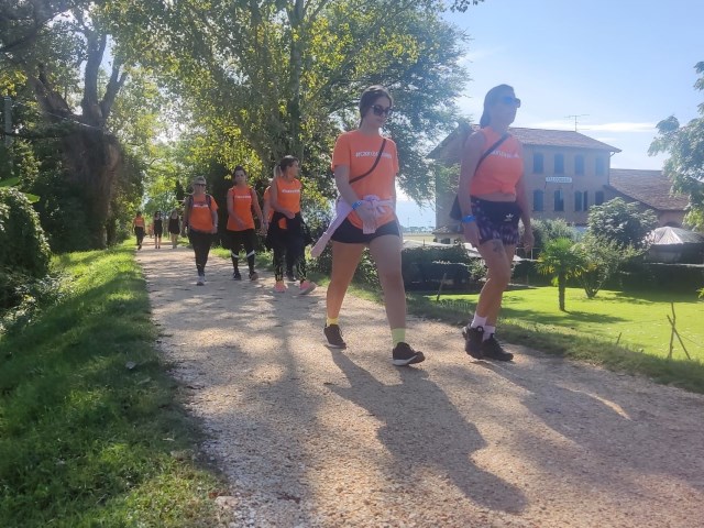 Uomini e donne, grandi e piccini in corsa e in cammino per la #Caorle4women