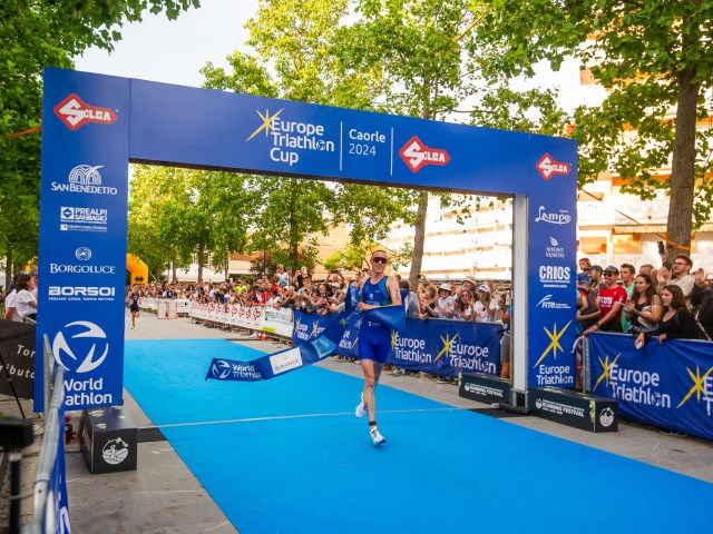 La Europe Triathlon Cup di Caorle è azzurra: vittoria per Alessio Crociani; tra le Élite dominio della svizzera Konig
