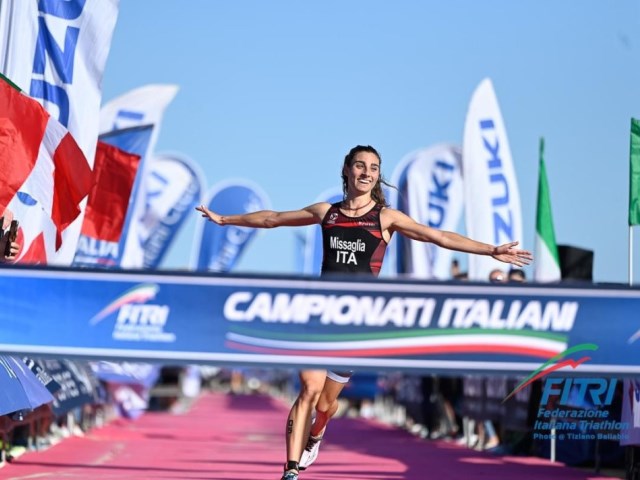 Con Carlotta Missaglia e Federico Murero, Affari&Sport sale sul tetto del triathlon
