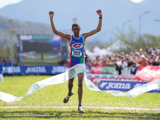Cassino, l’Atletica Vomano sbanca la Festa del Cross nella gara assoluta maschile dei 10 km con Celestin Ndikumana