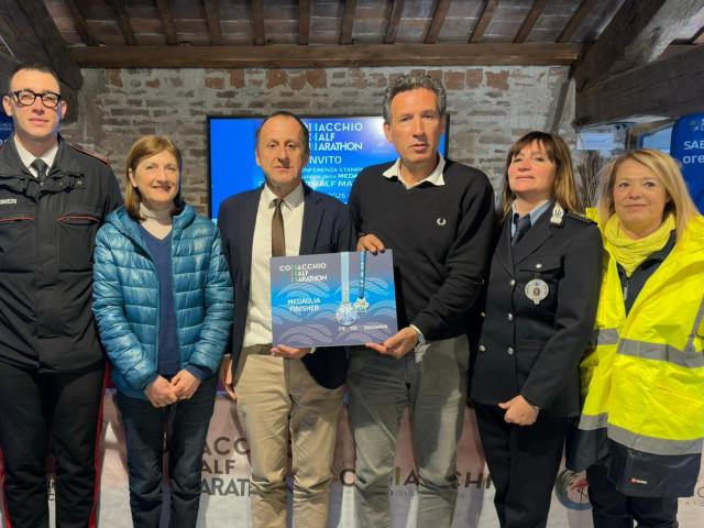 Comacchio Half Marathon 2026, la nuova medaglia omaggia la Torre dell'Orologio