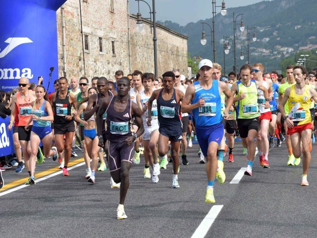 Martin Kiprotich firma il nuovo primato della XXI Rosso Corri Trieste. Bis della Gitonga