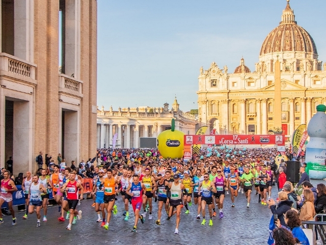 Oggi, a Roma, 5.000 runners in gara alla "Corsa dei Santi"