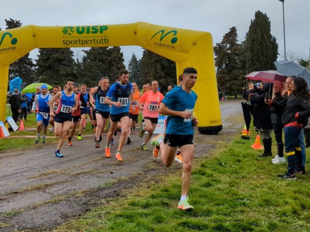 Cross della Ventricina più forte della pioggia. Assegnati a Scerni (CH) i titoli nazionali UISP di corsa campestre 2023
