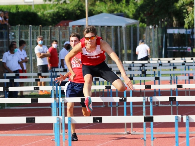 Campionato Provinciale cadetti: Giovanni Zuccon vola nei 100 ostacoli: 13''3