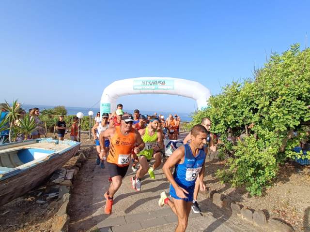 Ai nastri di partenza la 14 edizione del Giro Podistico a Tappe Isola di Ustica Trofeo AMP lunedì 07 luglio 2025 la prima tappa