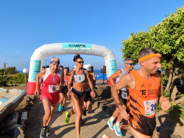 Partito il 14° Giro Podistico a tappe Isola di Ustica, nella prima tappa successi di Teresa Latella e Domenico Conti