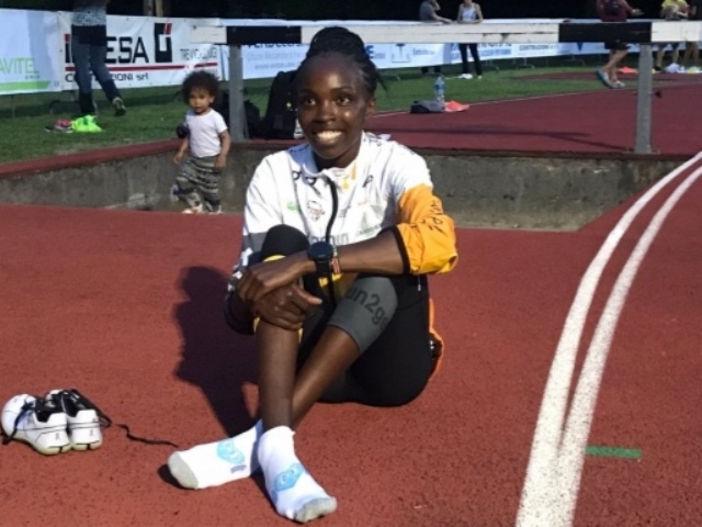Ai piedi dei top runner keniani “Cosmo Running Socks”, le calze performanti e colorate del brand Iovedodicorsa