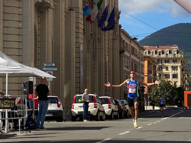 Zerrad illumina la 5 Km Golfo dei Poeti