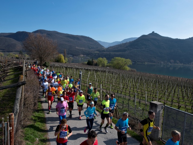 Si prosegue con un’Under Armour Mezza Maratona del Lago di Caldaro da tutto esaurito