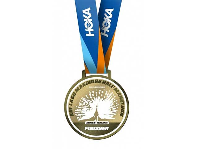 La medaglia della Lago Maggiore Half Marathon, capolavoro di tradizione e bellezza, icona di positività e cambiamento