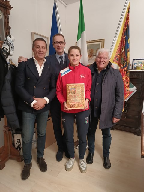 Lorenza De Noni accolta nel municipio coneglianese dal sindaco Fabio Chies 