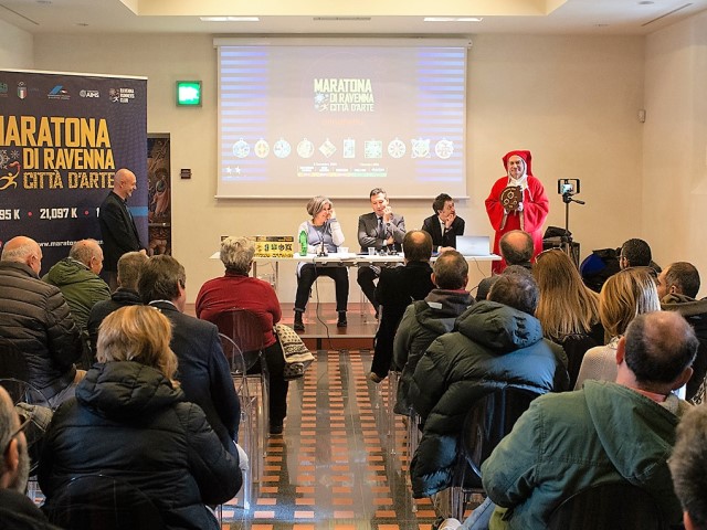 Maratona di Ravenna, un omaggio a Dante con la medaglia 2020