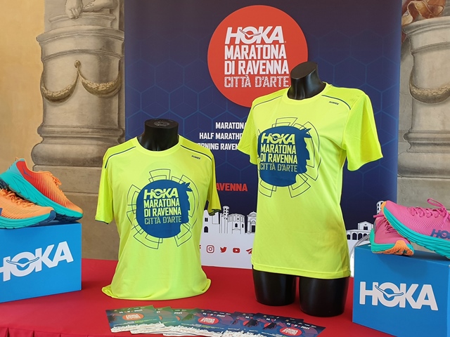 Presentata la nuova T-Shirt 2021 per Hoka Maratona di Ravenna Città d'arte