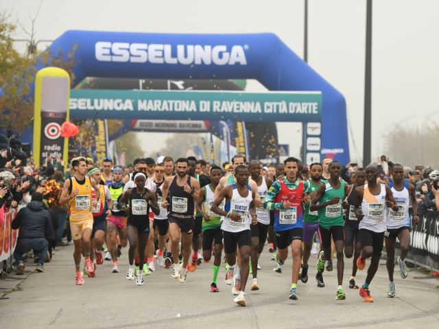 Abbattuto il muro dei 16000 nella Esselunga Maratona di Ravenna Città d'arte 