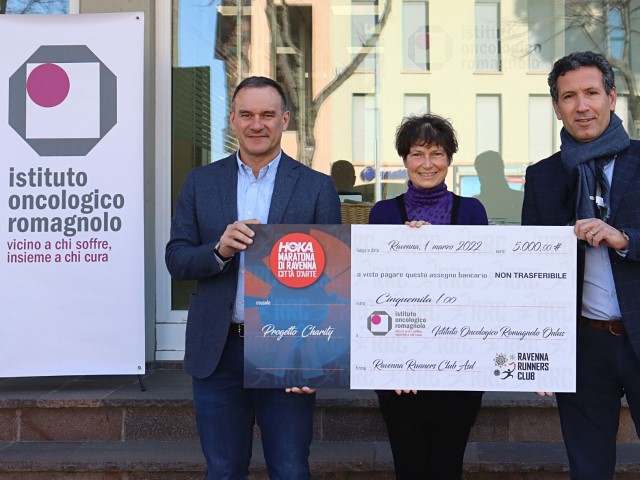 Consegnato l’assegno per il contributo di Hoka Maratona di Ravenna all’Istituto Oncologico Romagnolo