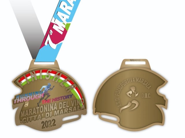 Gadget clamorosi alla Maratonina del Vino a Marsala