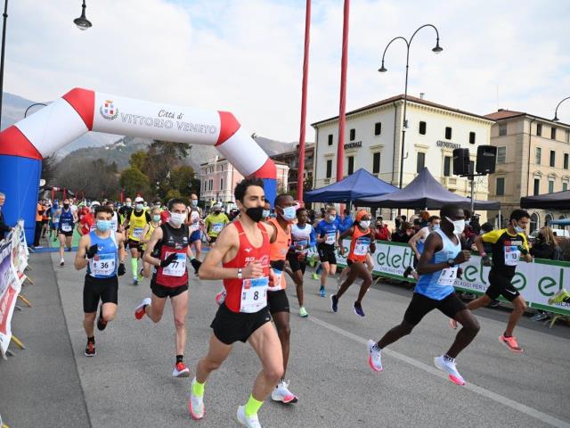 Maratonina della Vittoria nel segno del Kenya