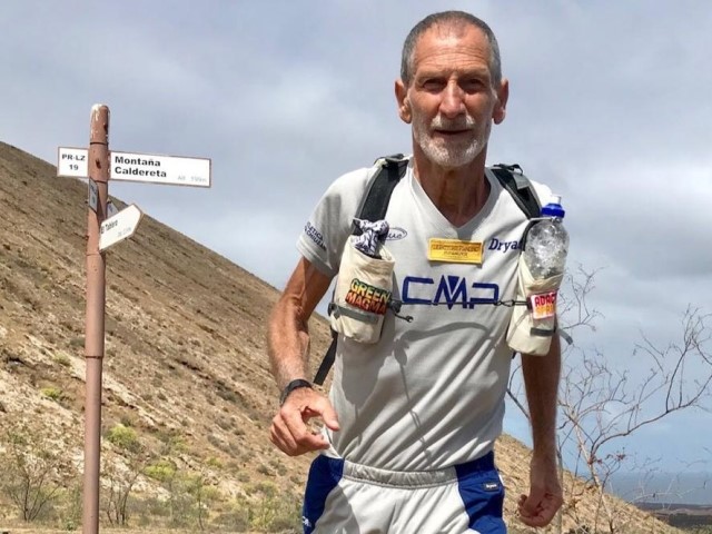 L’ultramaratoneta e scrittore Marco Olmo alla partenza della Ravenna Park Race del 15 settembre