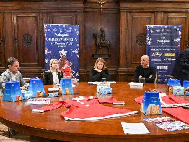 Melegatti Verona Christmas Run, 4mila Babbi Natale al via domenica 18 dicembre