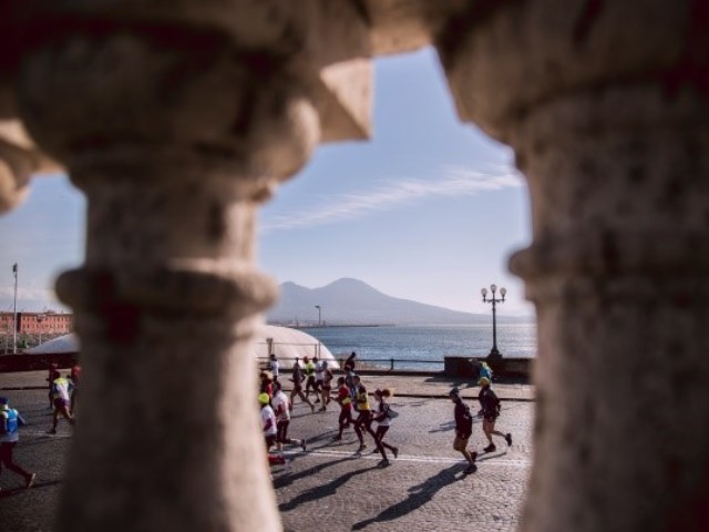Il cuore della staffetta di Napoli City Half Marathon si fa in quattro per il Charity Program