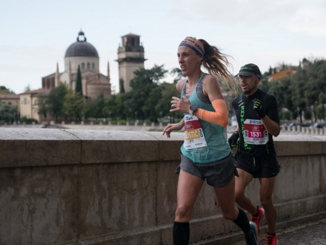 Le Arche Scaligere sulle medaglie Verona Marathon, Zero Wind Cangrande Half Marathon e Avesani Last 10k