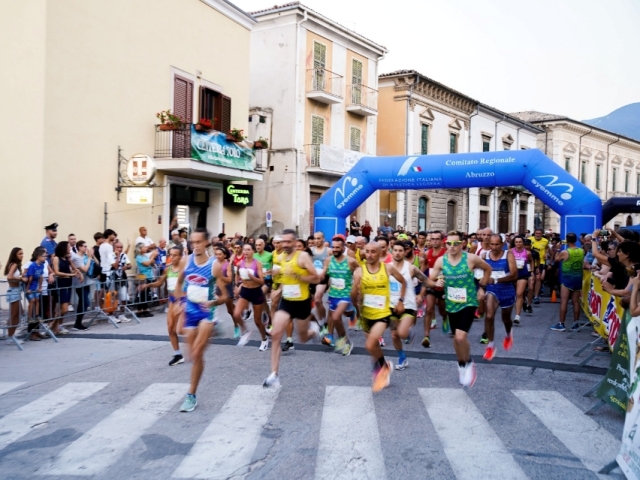 Notturna Toccolana numero 15: corsa e divertimento dal pomeriggio al calar della sera a Tocco da Casauria