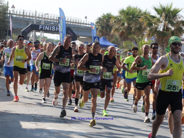 Sole, mare e tanto spettacolo alla seconda edizione del Trofeo Podistico “PAM MARE”, con le vittorie assolute di Azzurra Agrusa e Salvatore Giordano