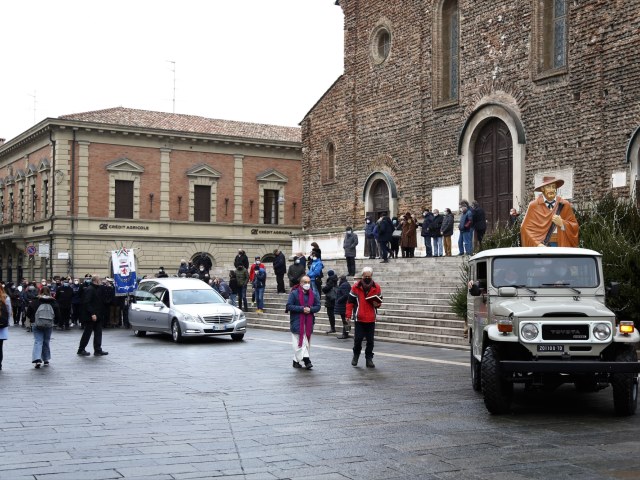 Svolto questa mattina il funerale di Pietro Crementi