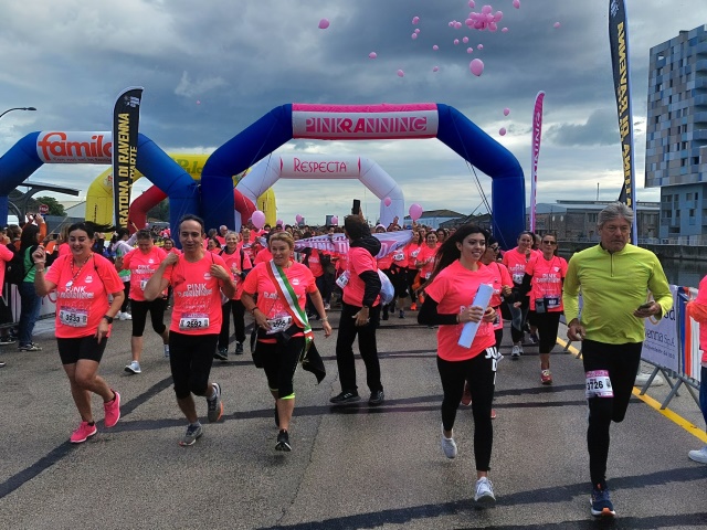 Pink RAnning, nella darsena di città una marea rosa dice "NO" alla violenza sulle donne