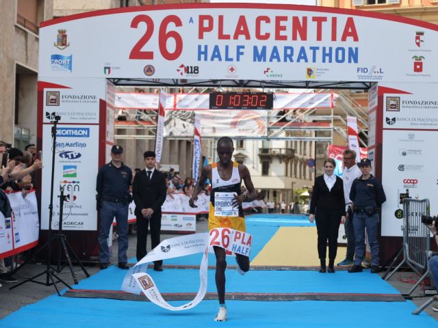 Si veste di azzurro la Placentia Half Marathon 