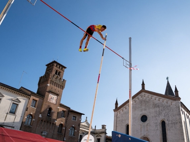 Pole Vault Opitergium, salta anche l'americano Water