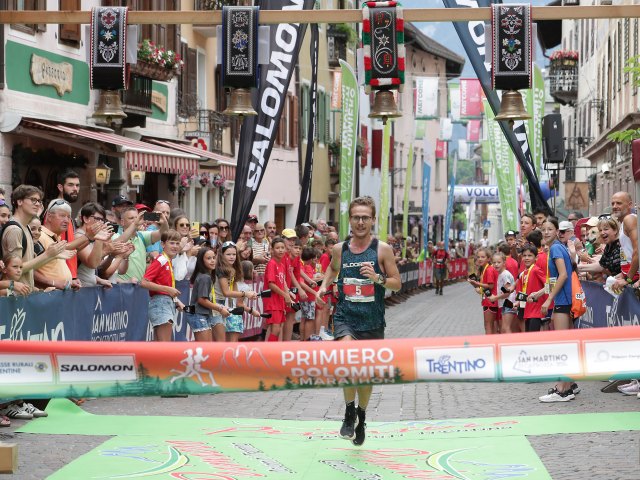 La 10a Primiero Dolomiti Marathon 10 e lode e celebra Italo Cassol e Barbara Bani