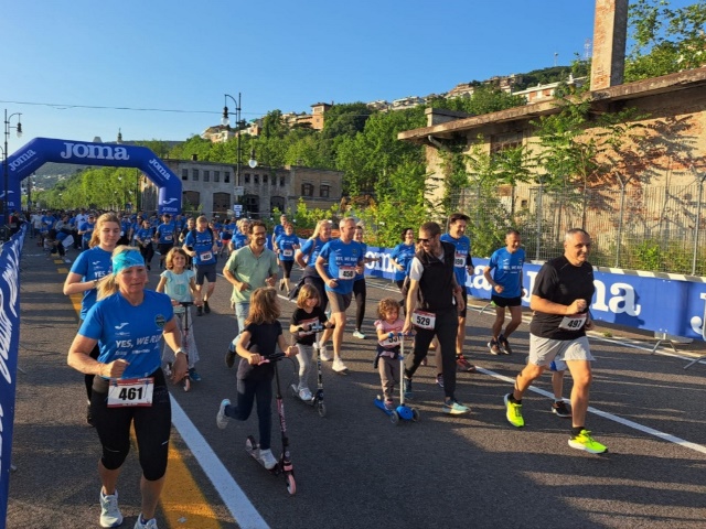 Rosso di Sera Family Run, il tramonto illumina la festa per 400