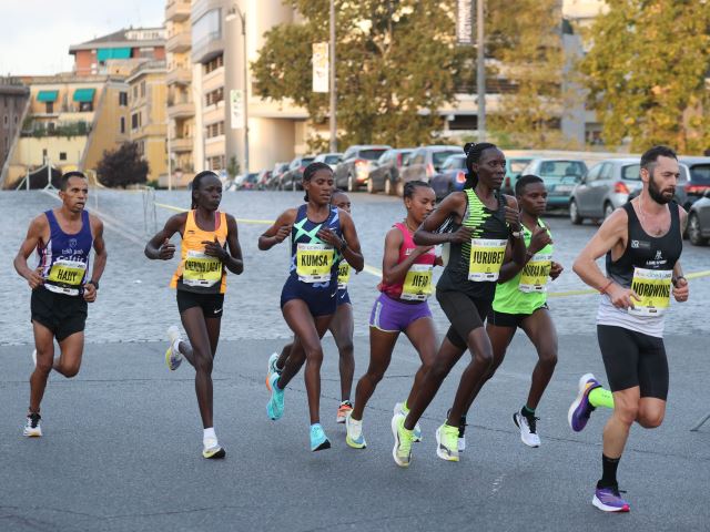 E’ ancora più veloce il percorso dell’Acea Run Rome The Marathon, si parte guardando il Colosseo