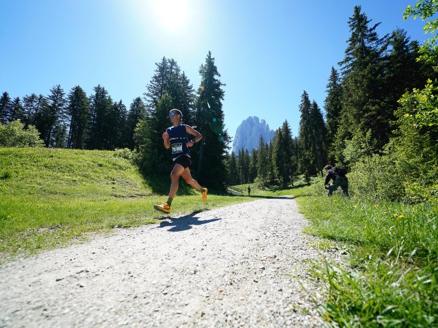 Sabato 7 giugno i runners gravitano attorno al gruppo del Sassolungo