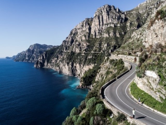 Sorrento Positano, il 5 dicembre si corrono 54km o 27km tra mare, colline e la magia delle luci di Natale