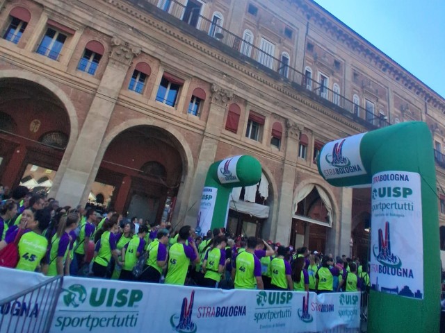 StraBologna 2026: un'onda di passione tra i portici e il cuore della città