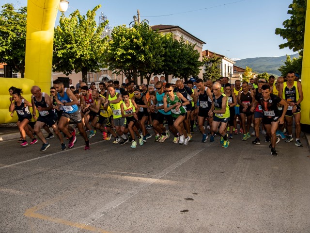 Il Corrimarsica UISP diviso tra i grandi preparativi per la Notturna Luchese e il successo della Stramanaforno