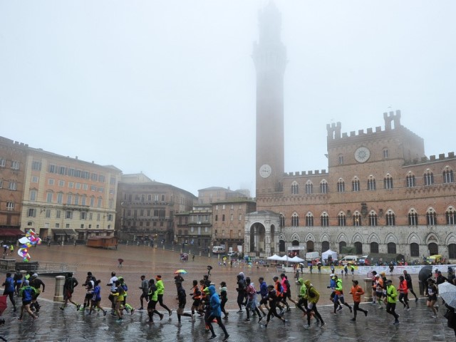 Dal centro medioevale alla campagna, la 10^ Terre di Siena Ultramarathon  è opera di un pittore