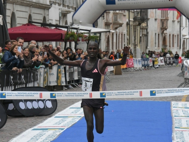 L’ugandese Kiplang e l’etiope Mekuriaw i campioni della Trento Half Marathon 2024