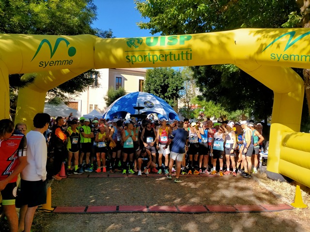 Alto grado di spettacolo a Santo Stefano di Sessanio per l’edizione numero 14 dell’Ultramaratona del Gran Sasso