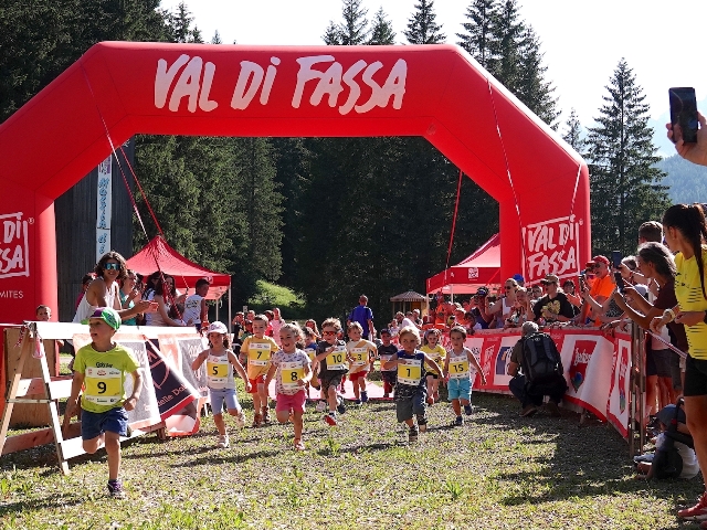 Il maratoneta Gianni Poli si è raccontato a Campestrin dopo la Val di Fassa Kids con 60 mini atleti al via