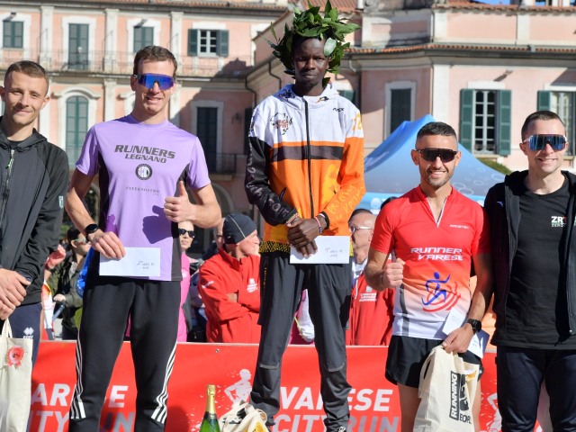 Folla di podisti alla Varese City Run, vince Kiprop